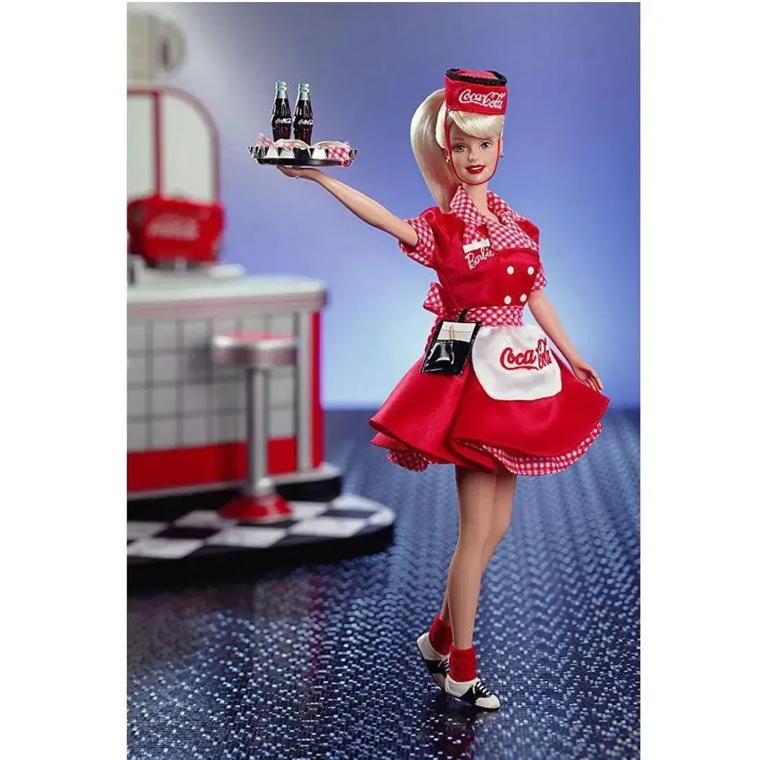 Barbie - Coca-Cola Barbie Doll (Collector Edition) - Mattel - Barbie Collectibles Series - Image 4