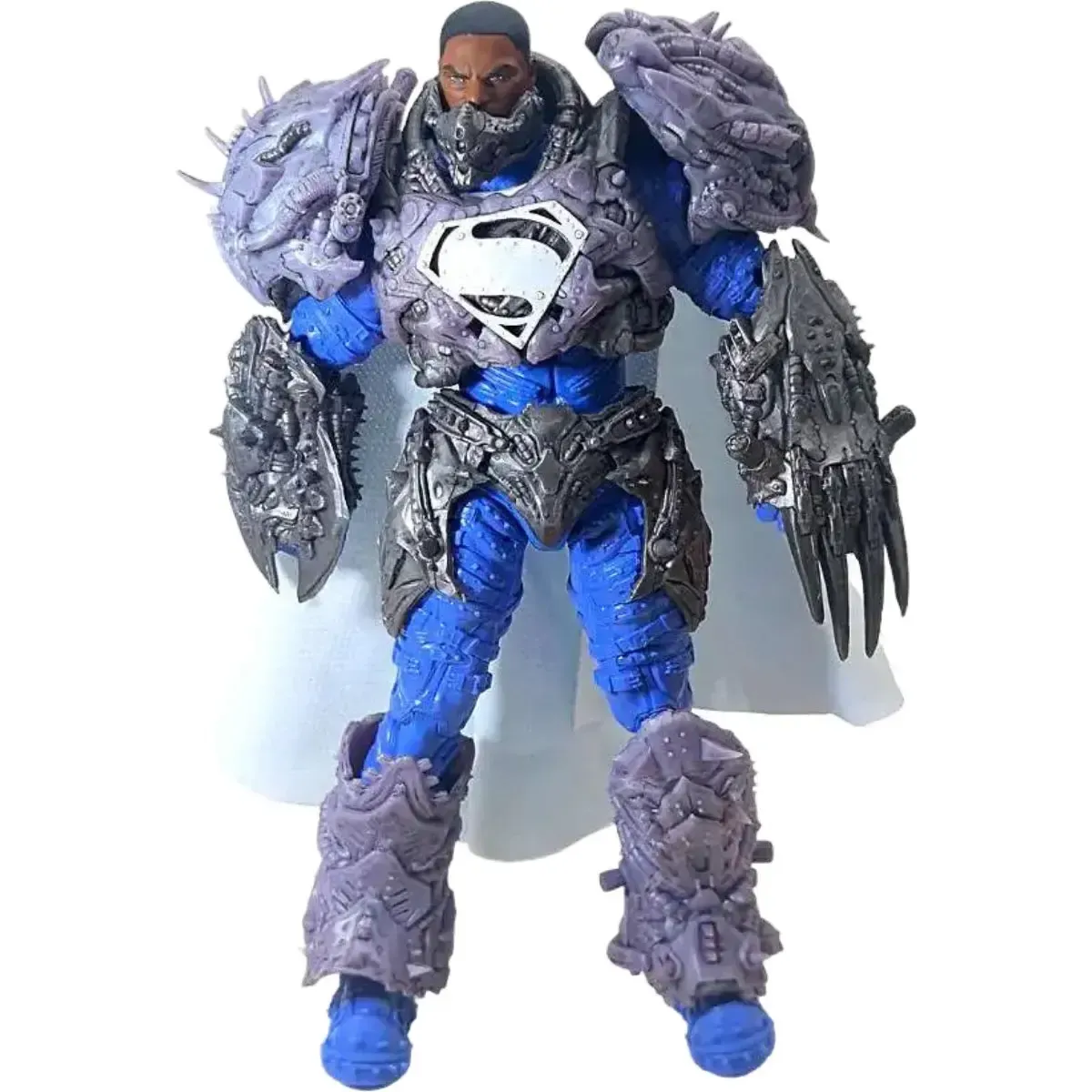DC Comics [Superman: Ghosts of Krypton] - Armored Earth-2 Superman Action Figure with Comic Book (7", Platinum Edition) - McFarlane Toys - Page Punchers Series - Image 2