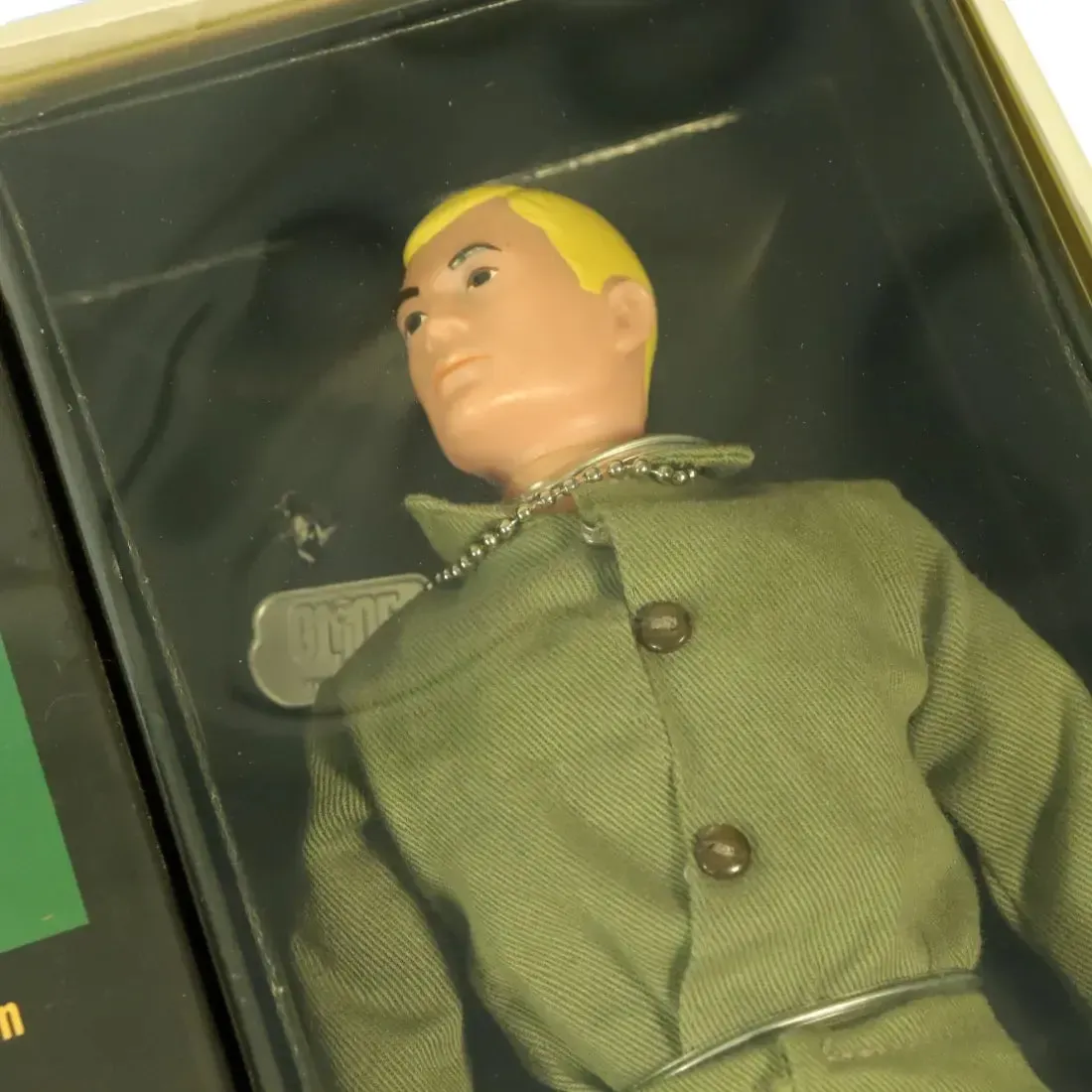 G.I. Joe - 1964 Reproduction G.I. Joe Action Figure & History of G.I. Joe Book - Hasbro - Masterpiece Edition - Image 6