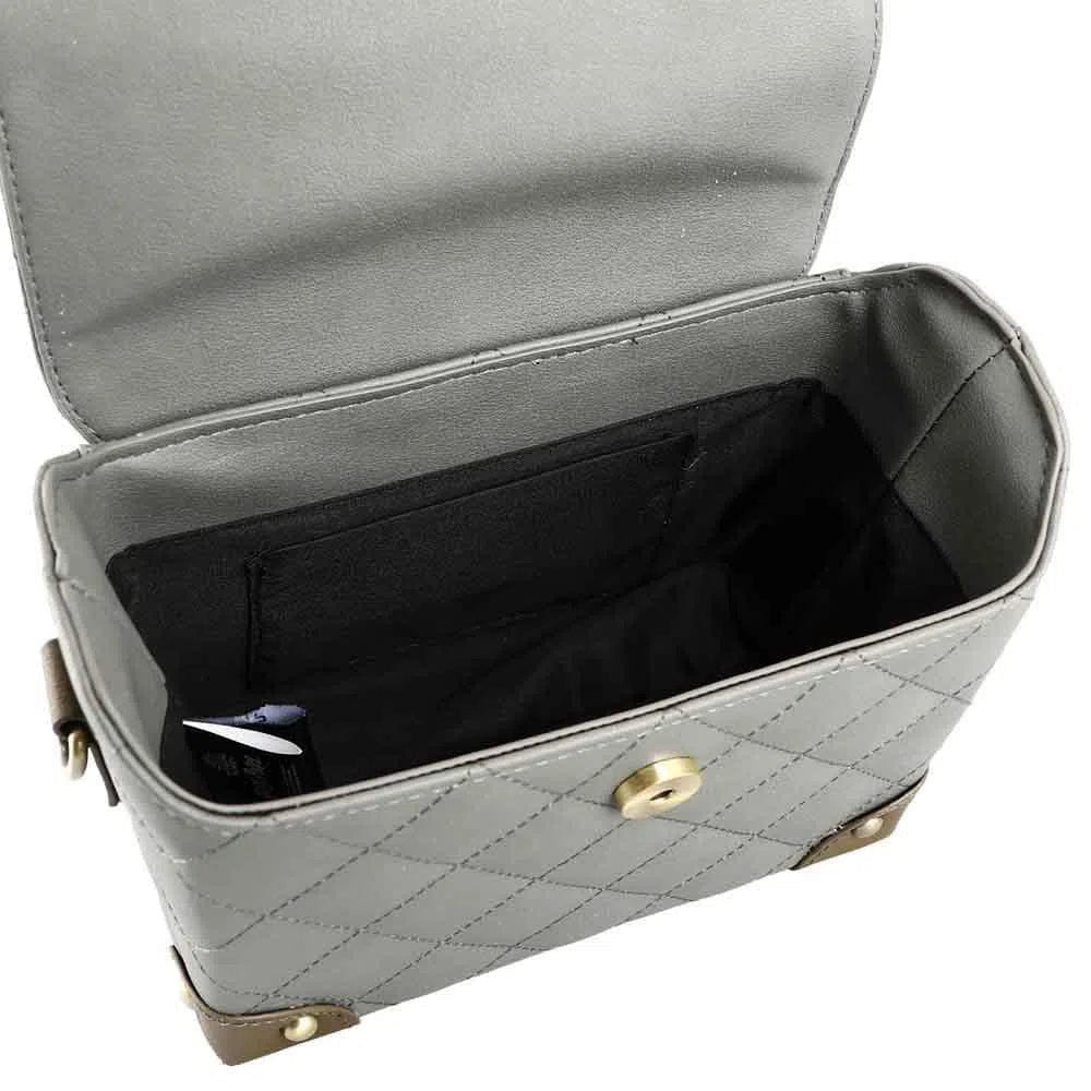 Harry Potter - Hufflepuff Mini Trunk Handbag - Bioworld - Image 6