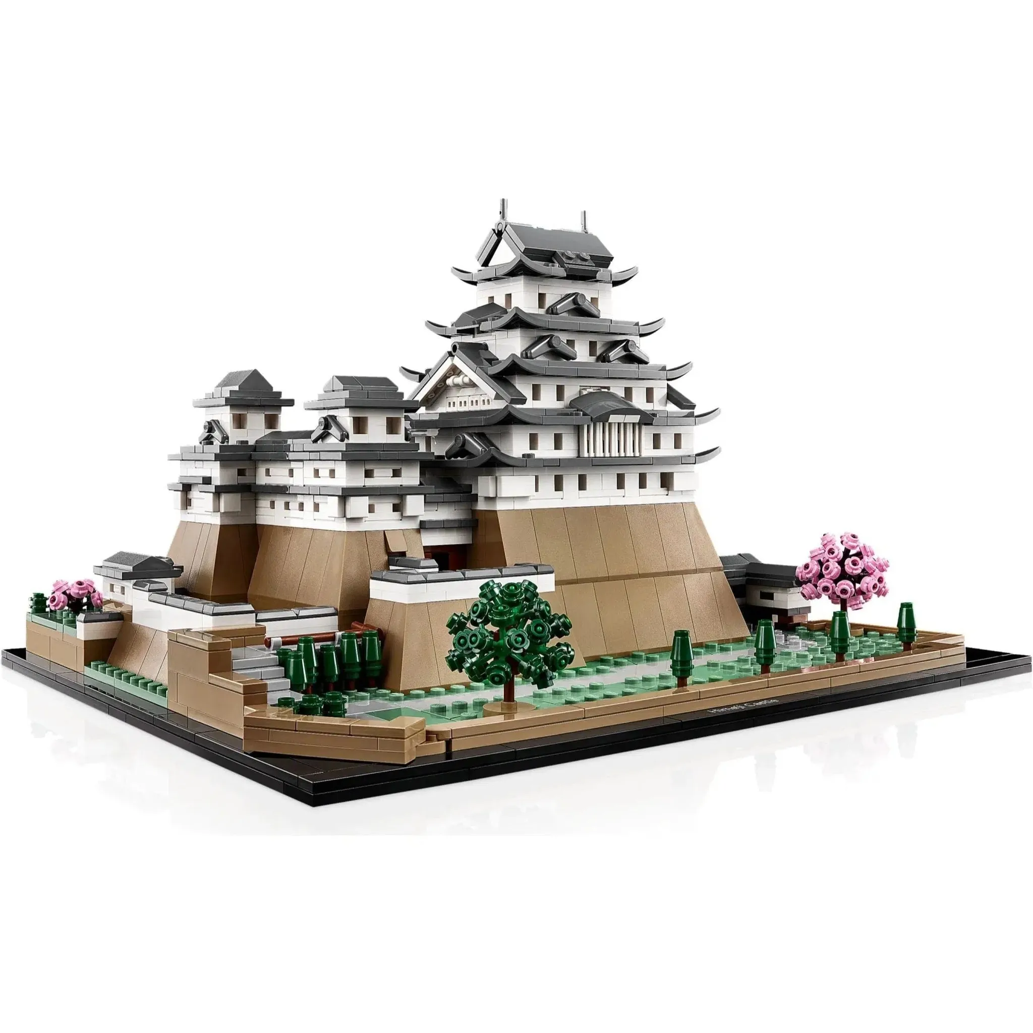 LEGO [Architecture] - Himeji Castle Building Set - Landmark Series (21060) - Image 2