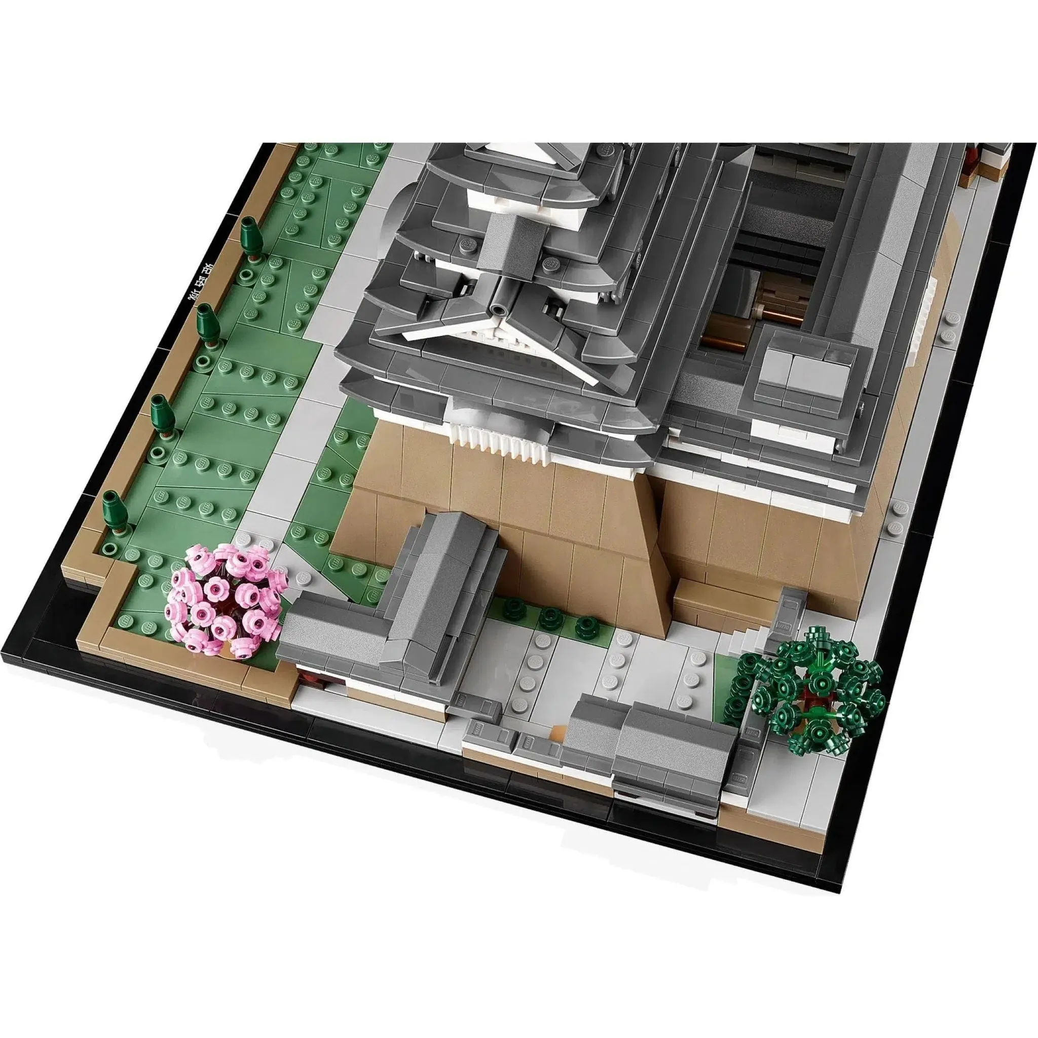 LEGO [Architecture] - Himeji Castle Building Set - Landmark Series (21060) - Image 4