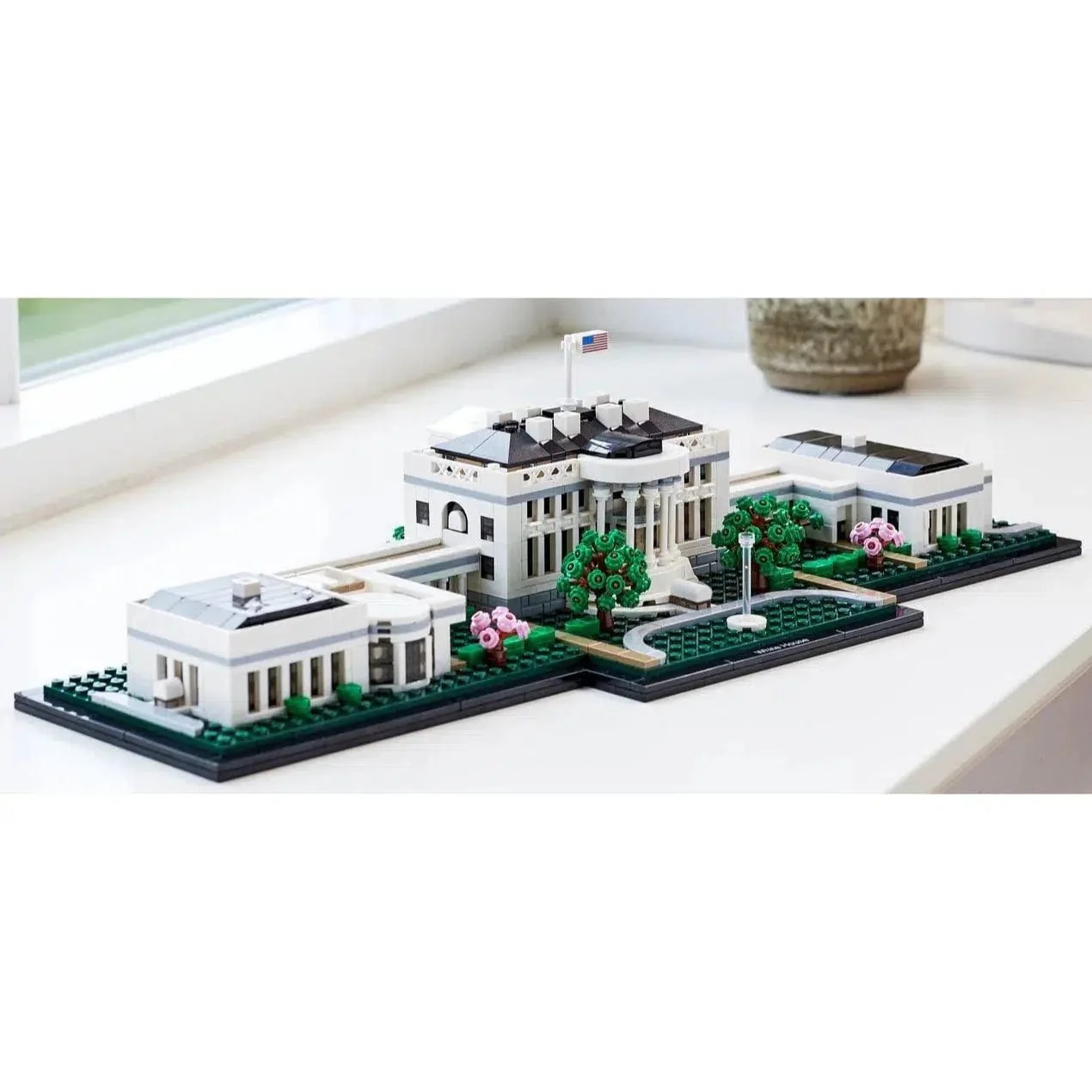 LEGO [Architecture] - The White House Building Set - Landmark Series (21054) - Image 4