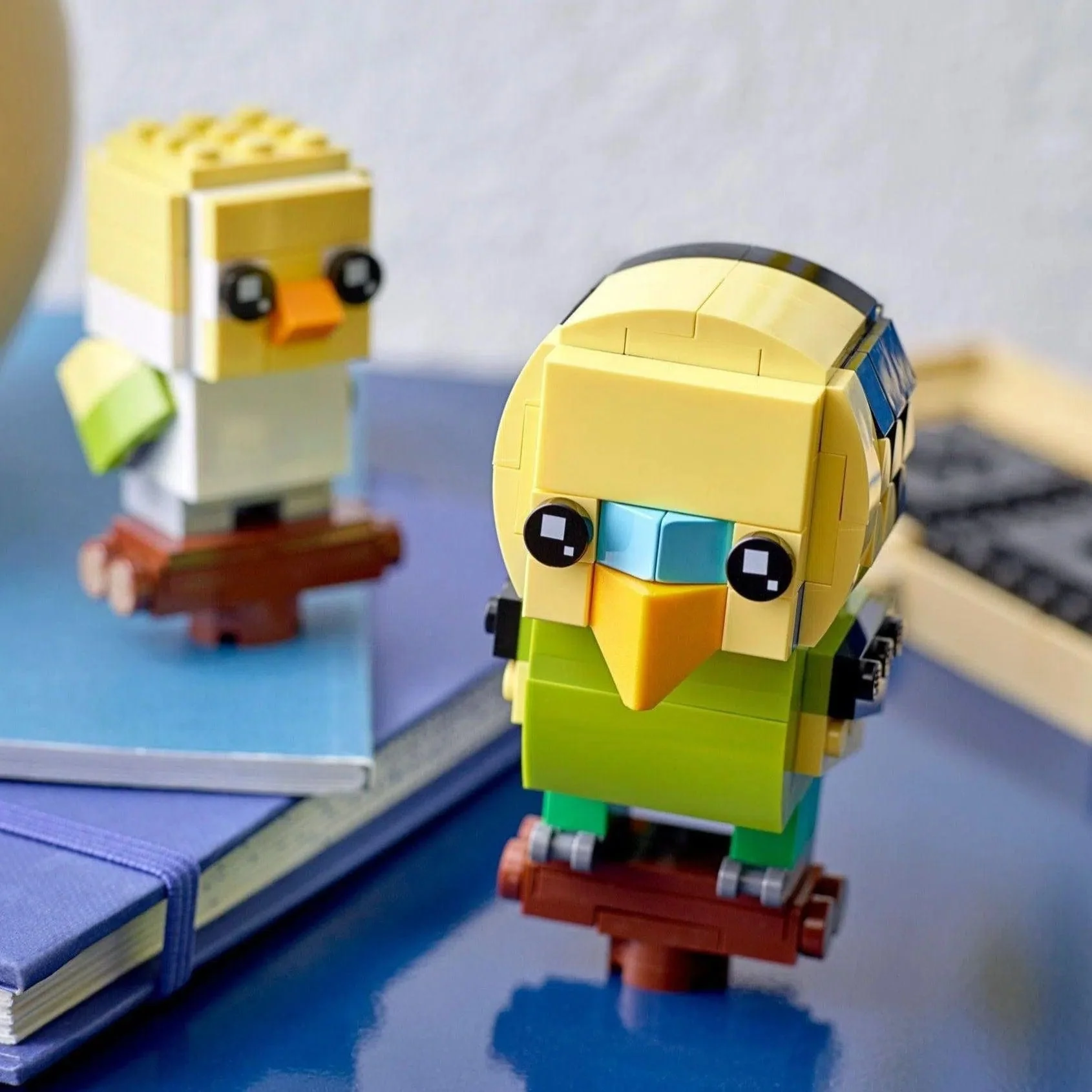 LEGO [BrickHeadz] - Budgies Building Set - Pets Series (40443) - Image 4