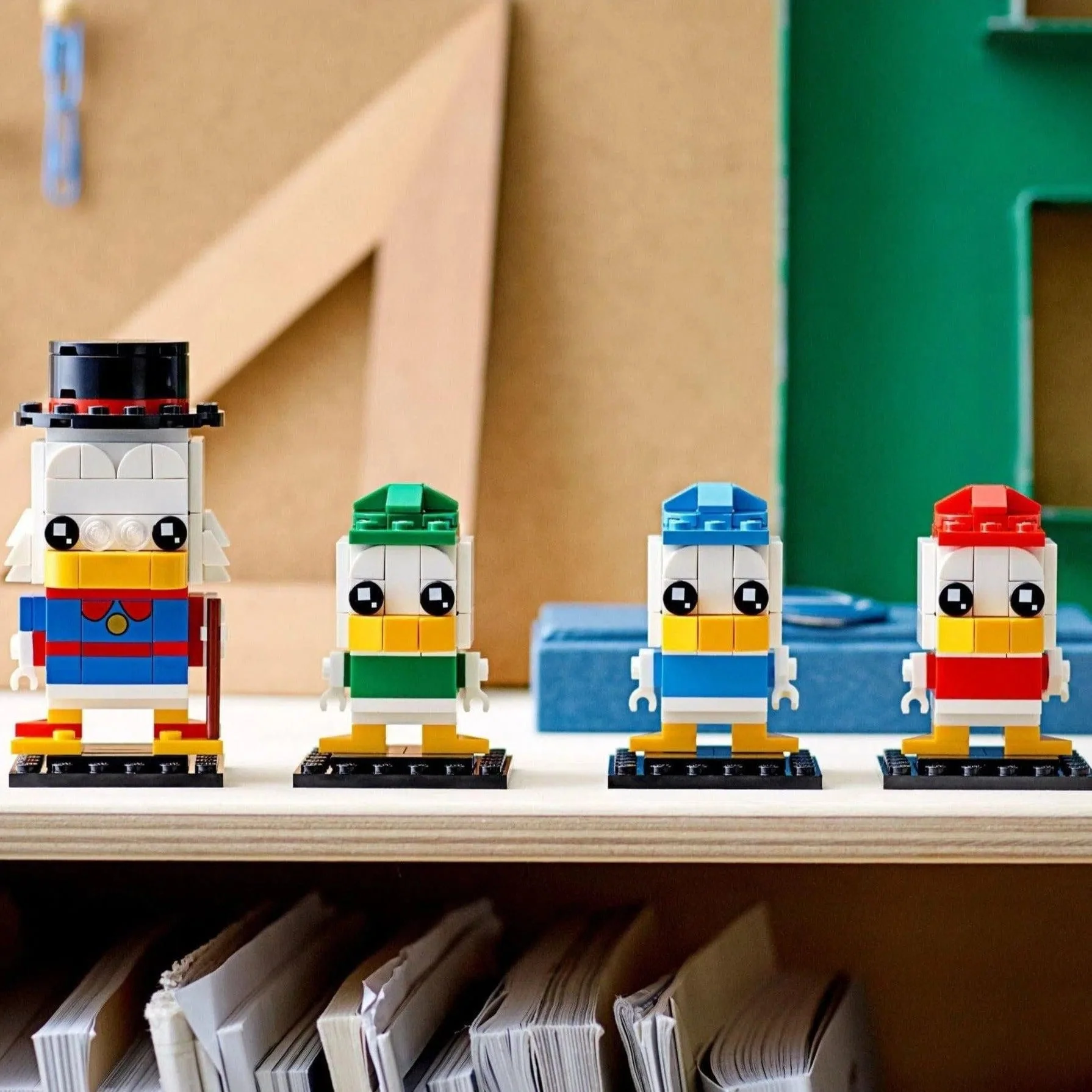 LEGO [BrickHeadz] - Scrooge McDuck, Huey, Dewey & Louie Building Set - DC Comics Super Heroes Series (40477) - Image 2