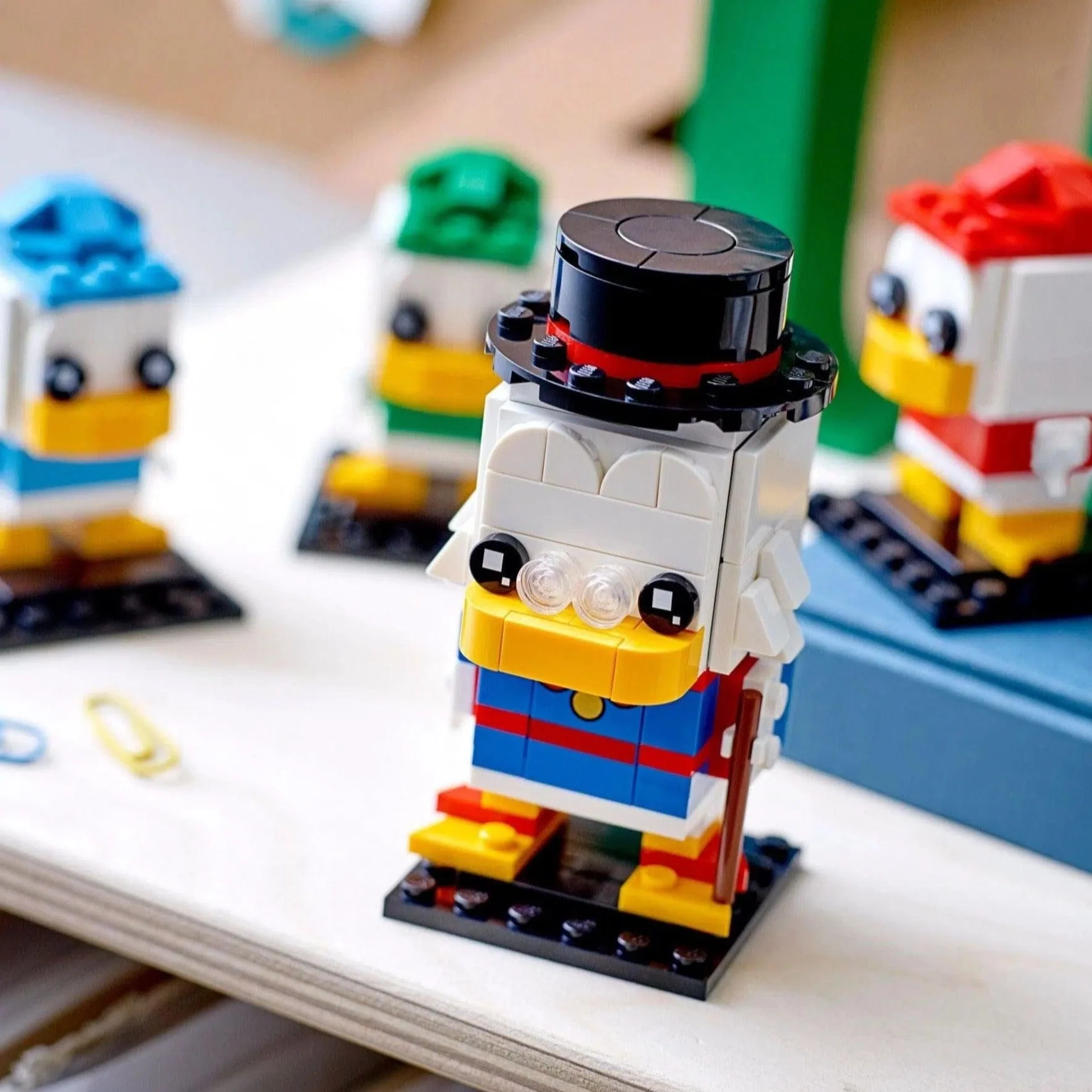 LEGO [BrickHeadz] - Scrooge McDuck, Huey, Dewey & Louie Building Set - DC Comics Super Heroes Series (40477) - Image 3