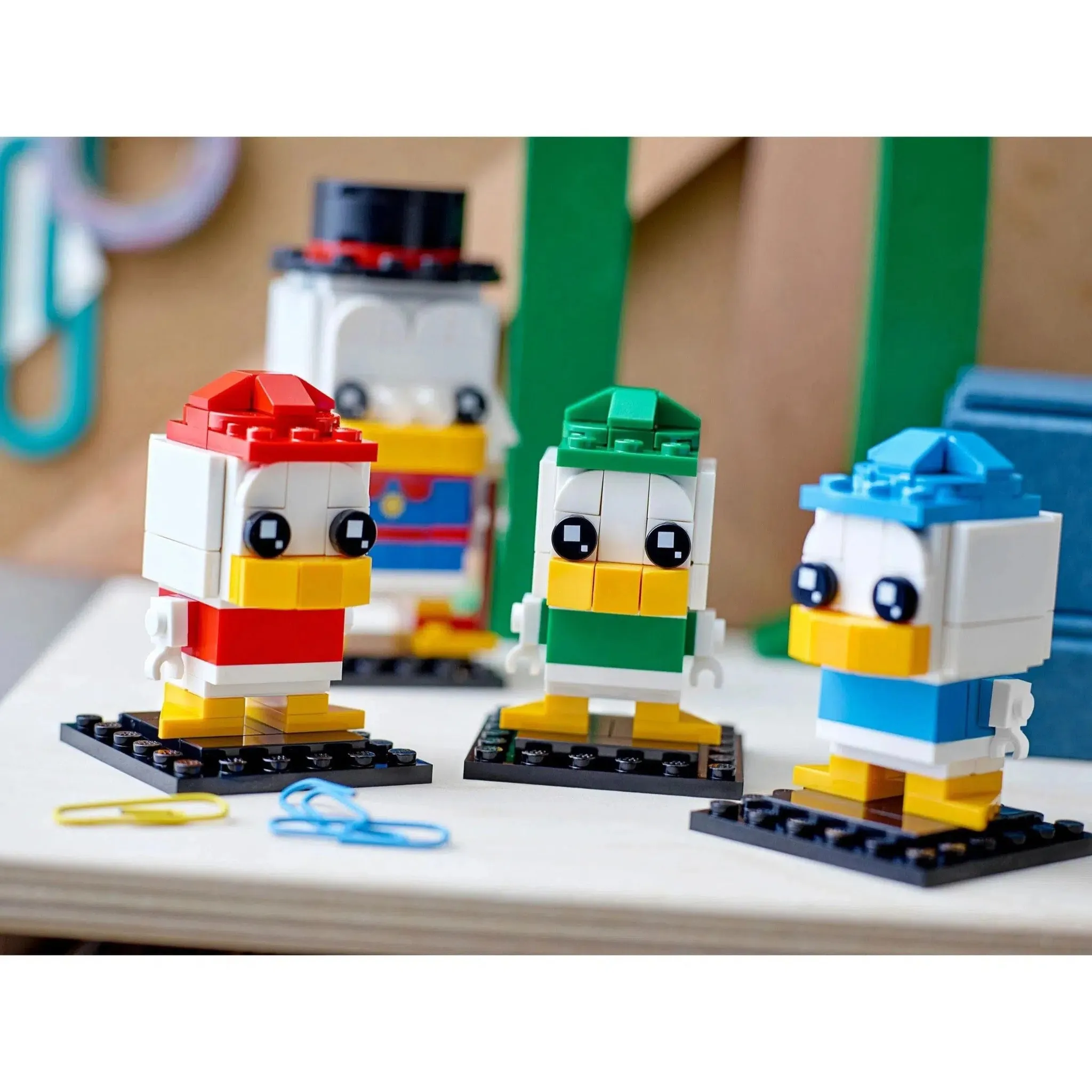 LEGO [BrickHeadz] - Scrooge McDuck, Huey, Dewey & Louie Building Set - DC Comics Super Heroes Series (40477) - Image 4