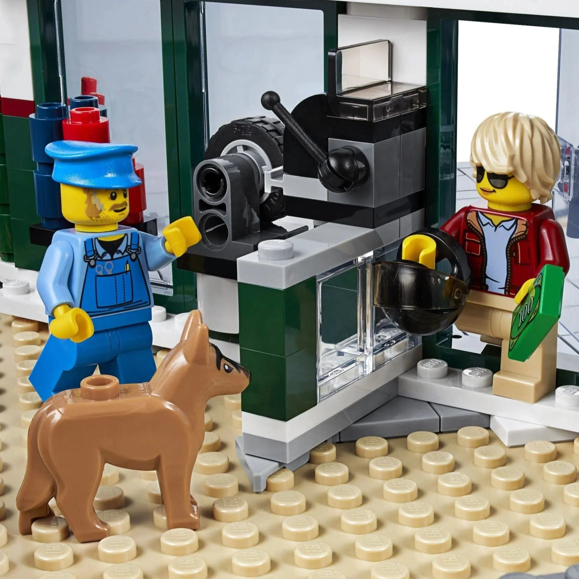 LEGO [Creator Expert] - Corner Garage Building Set - Modular Buildings Collection Series (10264) - Image 10