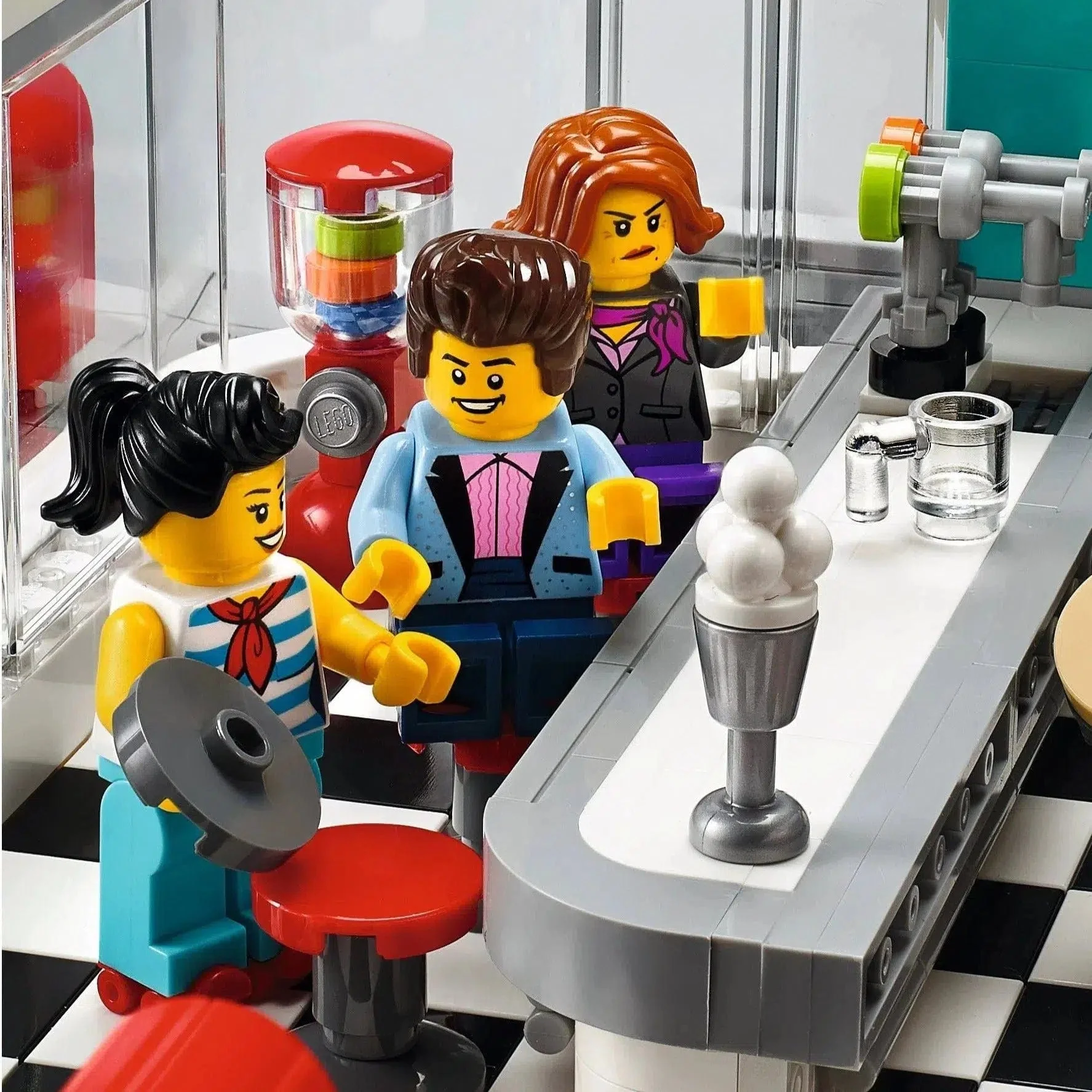 LEGO [Creator Expert] - Downtown Diner Building Set - Modular Buildings Collection Series (10260) - Image 7