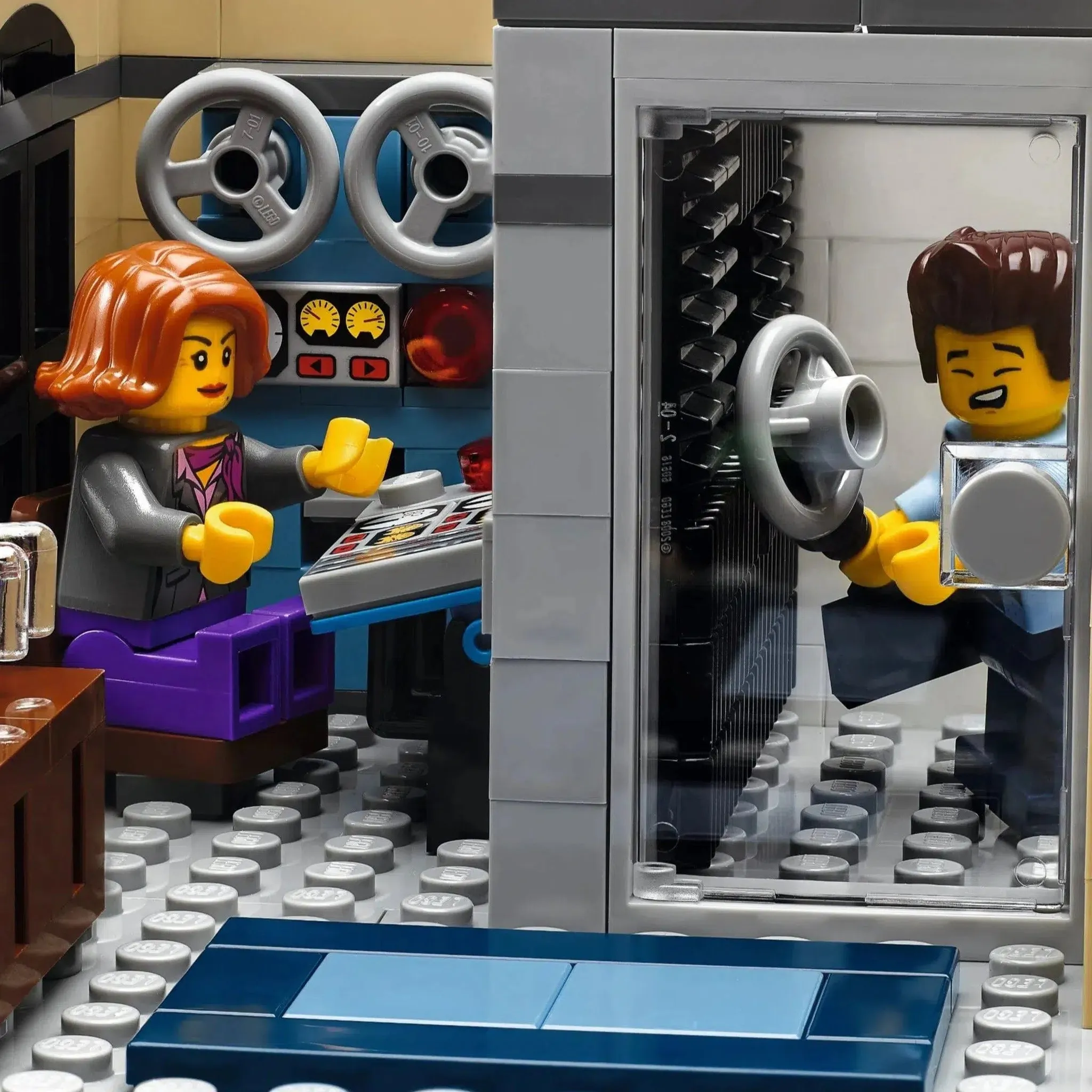 LEGO [Creator Expert] - Downtown Diner Building Set - Modular Buildings Collection Series (10260) - Image 8