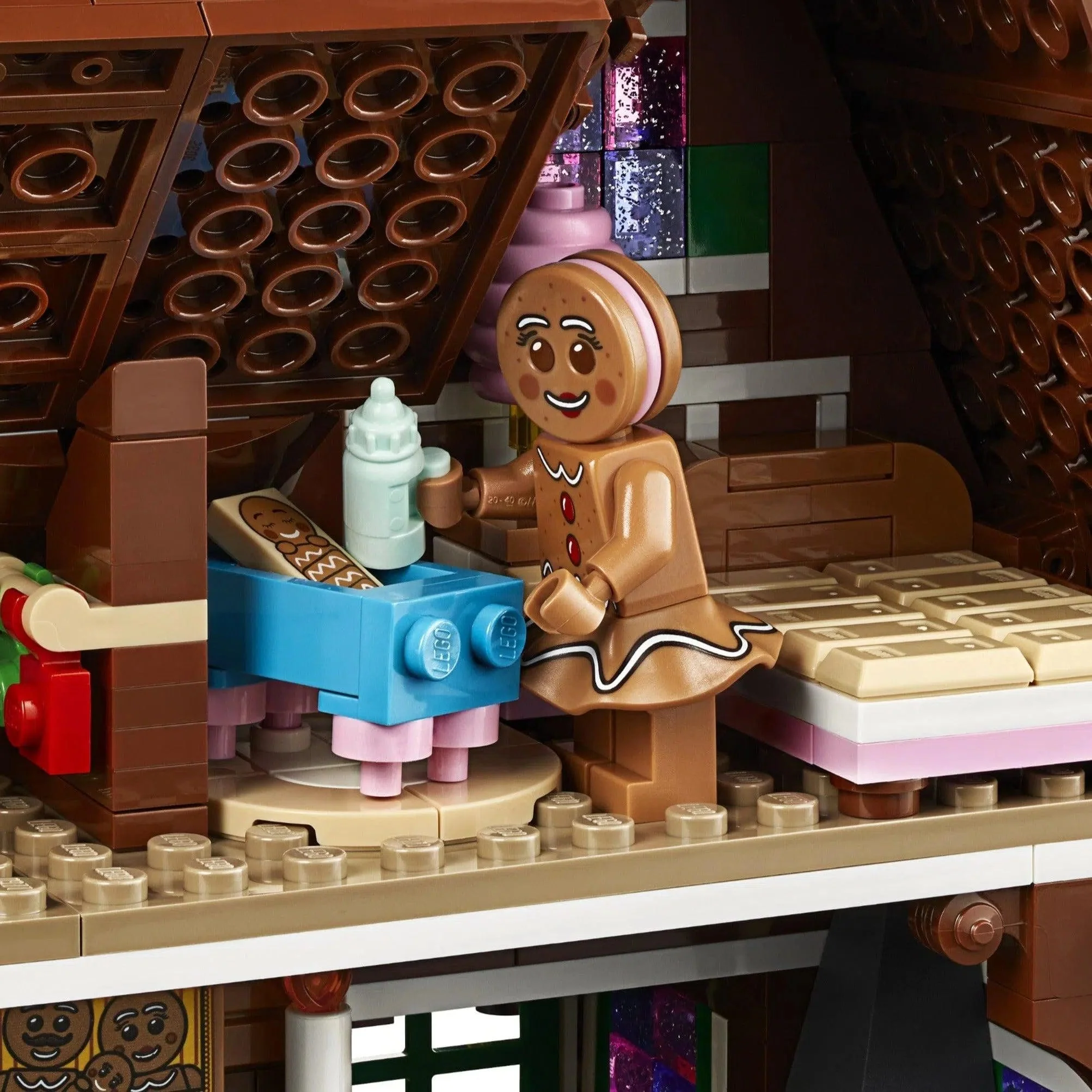LEGO [Creator Expert] - Gingerbread House Building Set - Winter Village Collection Series (10267) - Image 7