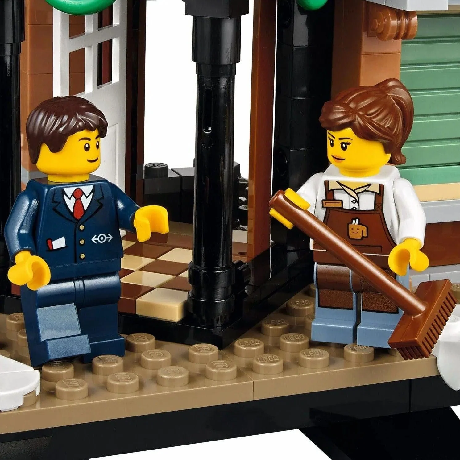 LEGO [Creator Expert] - Winter Village Station Building Set - Winter Village Collection Series (10259) - Image 7
