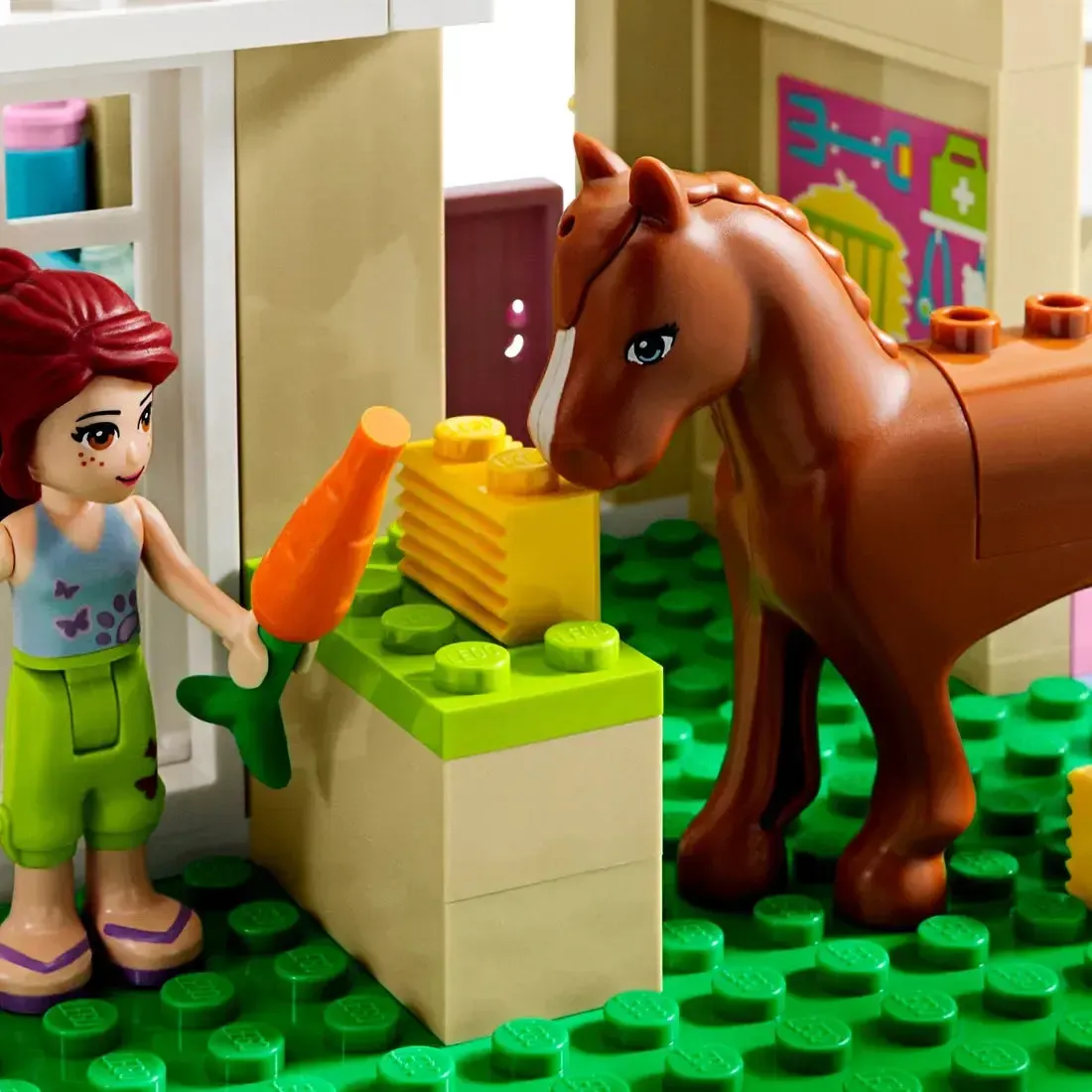 LEGO [Friends] - Heartlake Vet Building Set - Heartlake City Series (3188) - Image 4