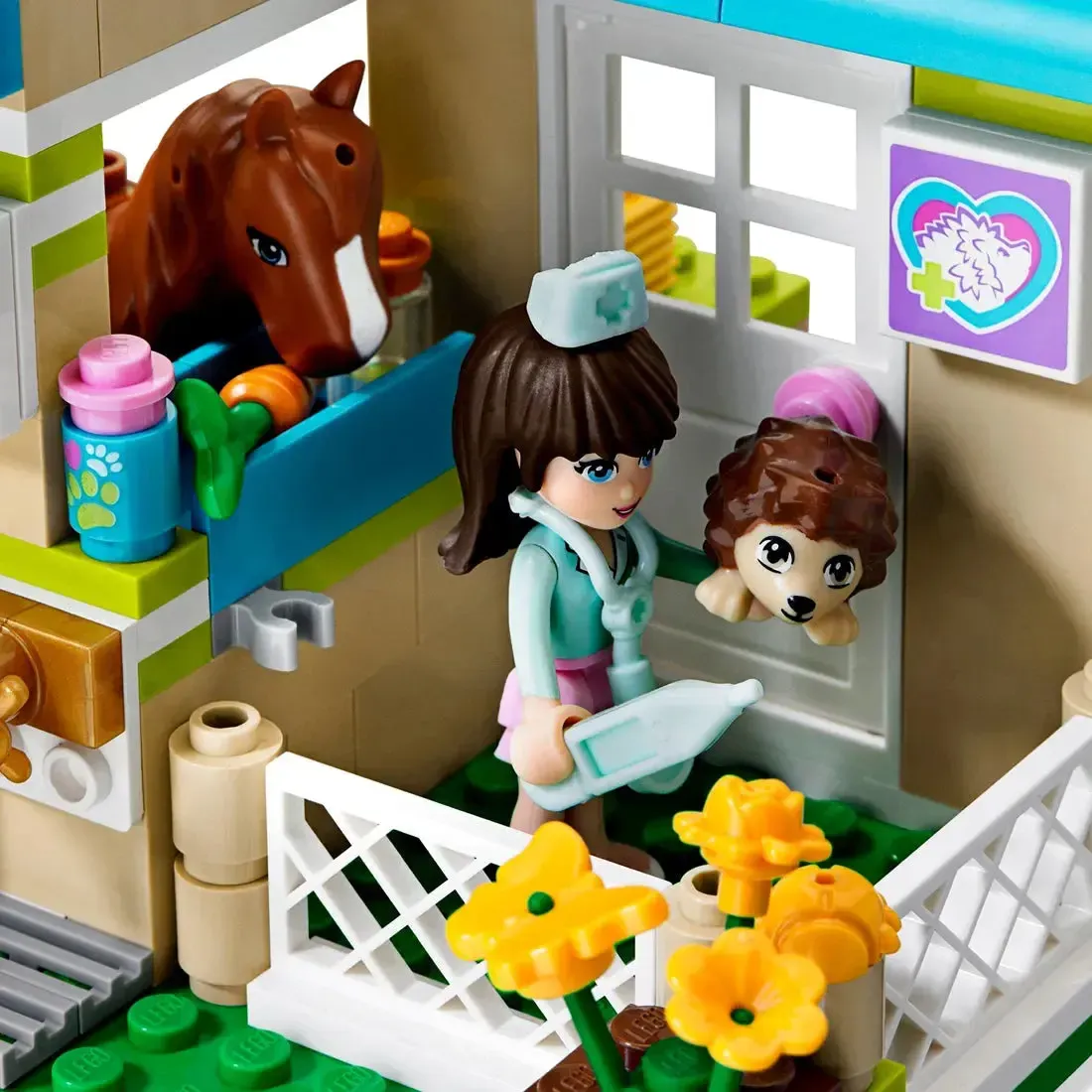 LEGO [Friends] - Heartlake Vet Building Set - Heartlake City Series (3188) - Image 5