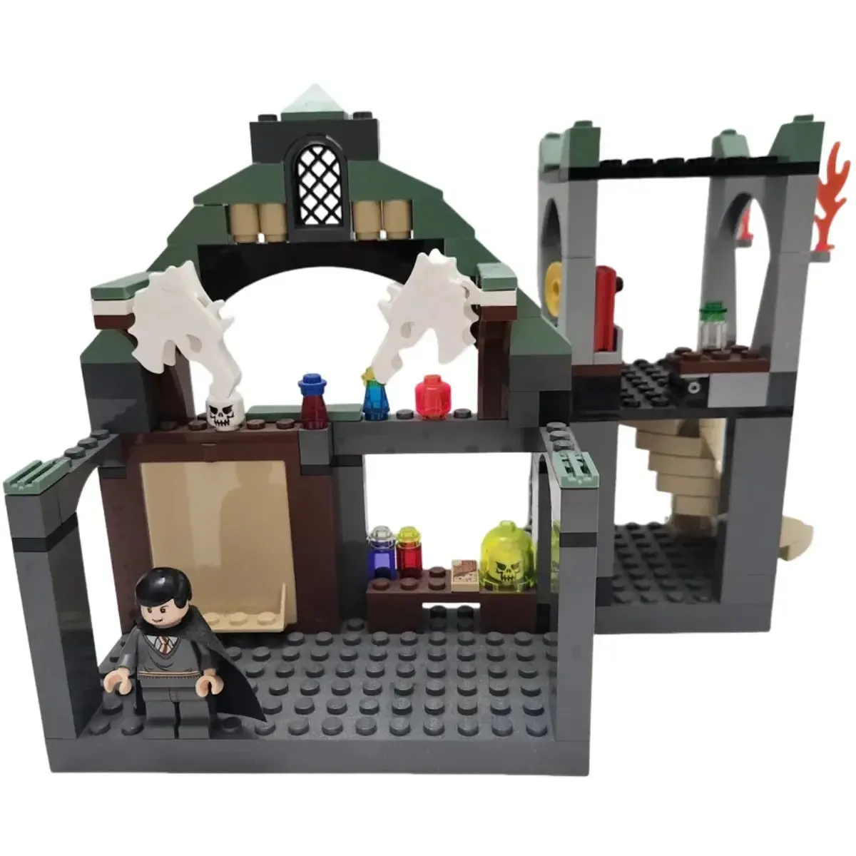 LEGO [Harry Potter] - Professor Lupin's Classroom Building Set - Prisoner of Azkaban Series (4752) - Image 6