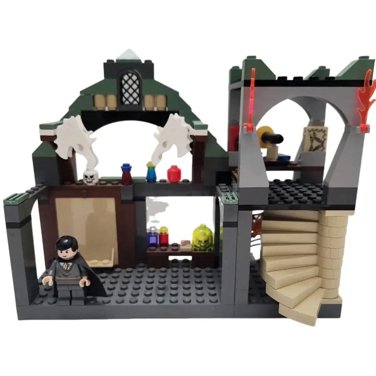 LEGO [Harry Potter] - Professor Lupin's Classroom Building Set - Prisoner of Azkaban Series (4752) - Image 7