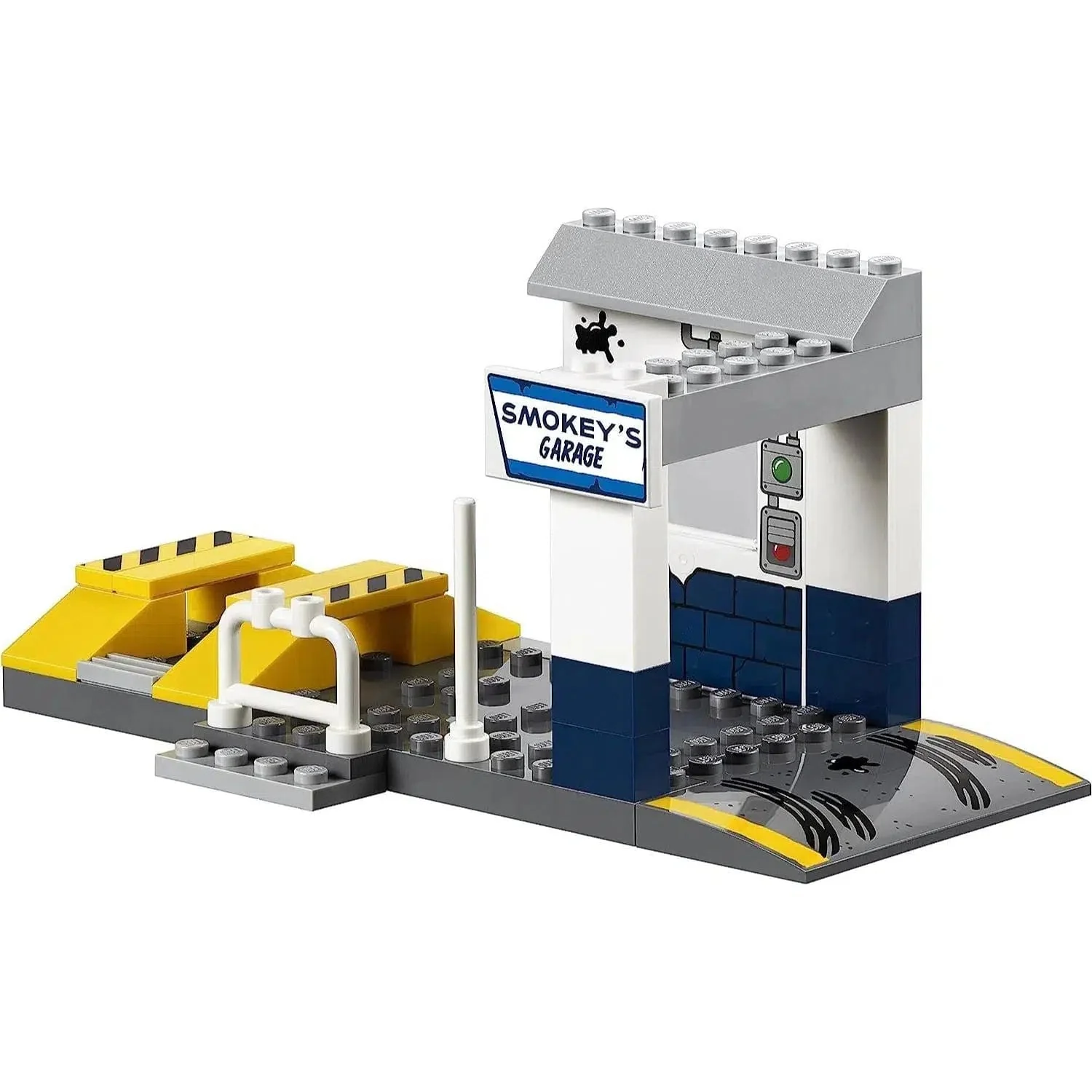 LEGO [Juniors] - Smokey's Garage Building Set - Cars 3 Series (10743) - Image 4