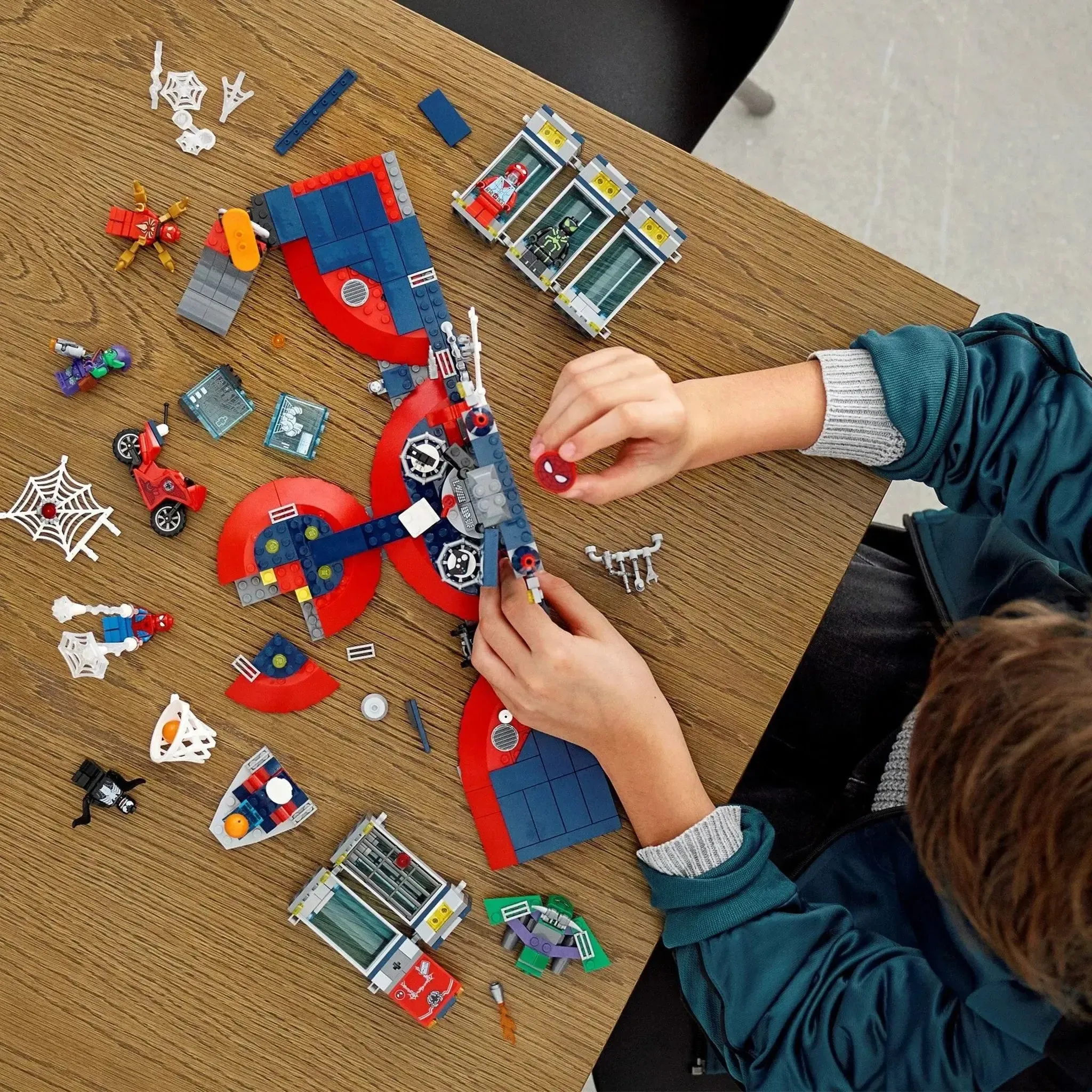 LEGO [Marvel Super Heroes] - Attack on the Spider Lair Building Set - Spider-Man Series (76175) - Image 10