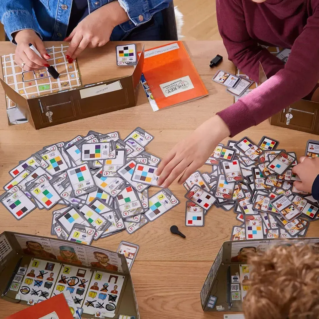 The Key: Escape from Strongwall Prison - Puzzle Crime Board Game for Family and Adults (1-4 Players, Ages 12+) - HABA - Image 7