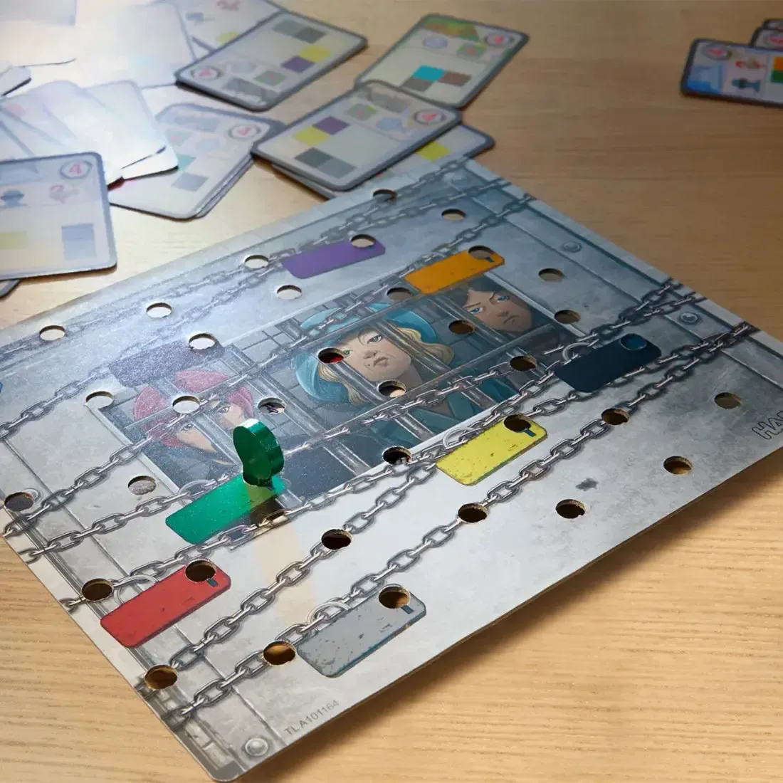 The Key: Murder at the Oakdale Club - Puzzle Crime Board Game for Family and Adults (1-4 Players, Ages 8+) - HABA - Image 8