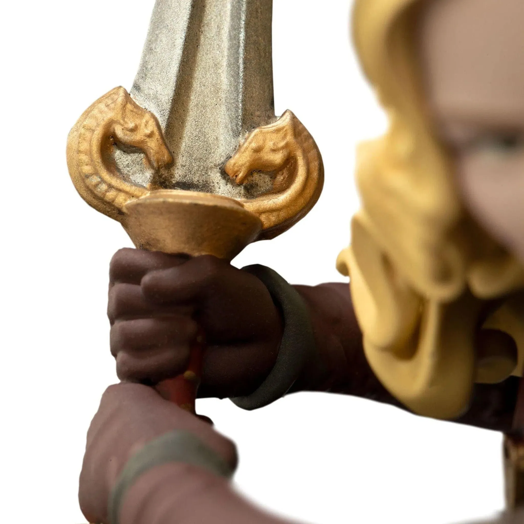 The Lord of the Rings - Lady Éowyn of Rohan with Sword Figure (5.8") - Weta Workshop - Mini Epics Series (21) - Image 11