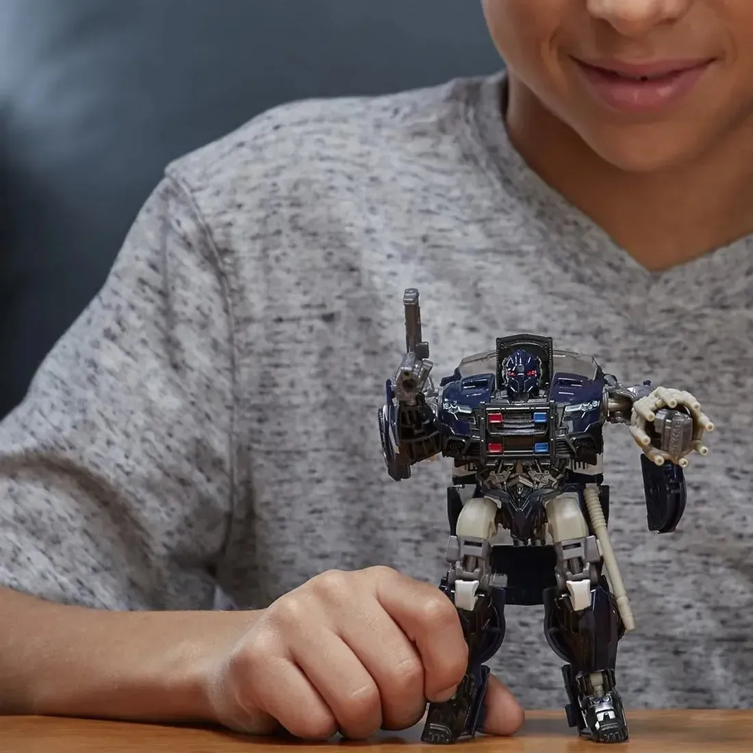 Transformers: The Last Knight - Barricade Action Figure (5", Deluxe Class) - Hasbro - Premier Edition Series - Image 12
