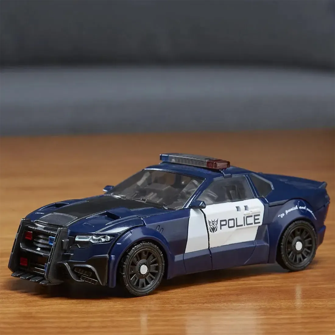 Transformers: The Last Knight - Barricade Action Figure (5", Deluxe Class) - Hasbro - Premier Edition Series - Image 4