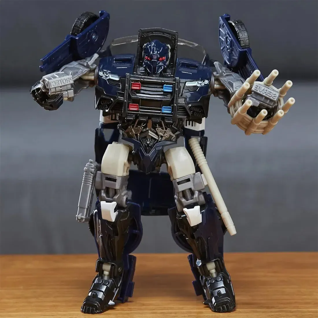 Transformers: The Last Knight - Barricade Action Figure (5", Deluxe Class) - Hasbro - Premier Edition Series - Image 5