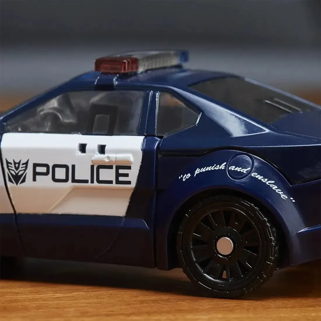 Transformers: The Last Knight - Barricade Action Figure (5", Deluxe Class) - Hasbro - Premier Edition Series - Image 6