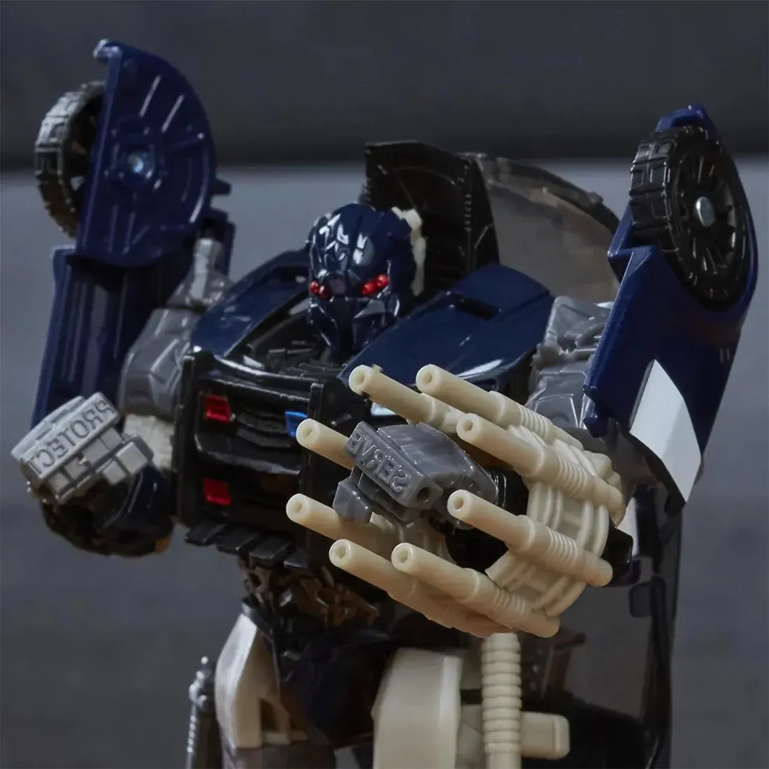 Transformers: The Last Knight - Barricade Action Figure (5", Deluxe Class) - Hasbro - Premier Edition Series - Image 7