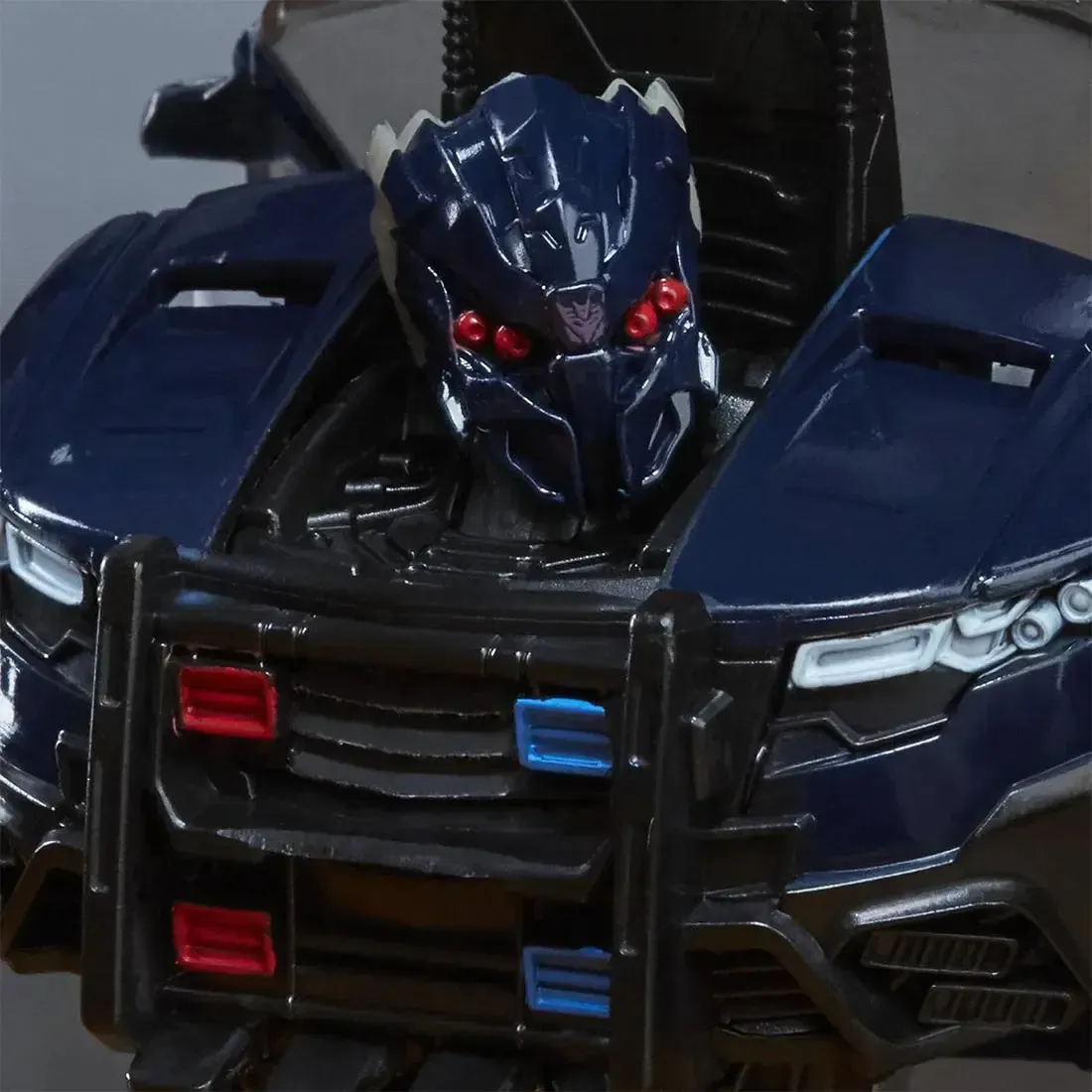 Transformers: The Last Knight - Barricade Action Figure (5", Deluxe Class) - Hasbro - Premier Edition Series - Image 8