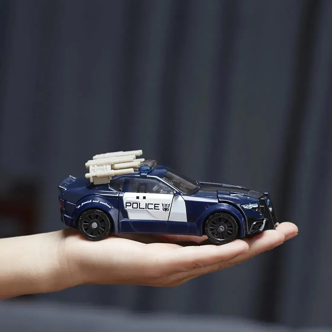 Transformers: The Last Knight - Barricade Action Figure (5", Deluxe Class) - Hasbro - Premier Edition Series - Image 9